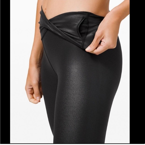 NWT Wunder Under High-Rise Tight 28"
Full-On Luxtreme Shine - Picture 3 of 9